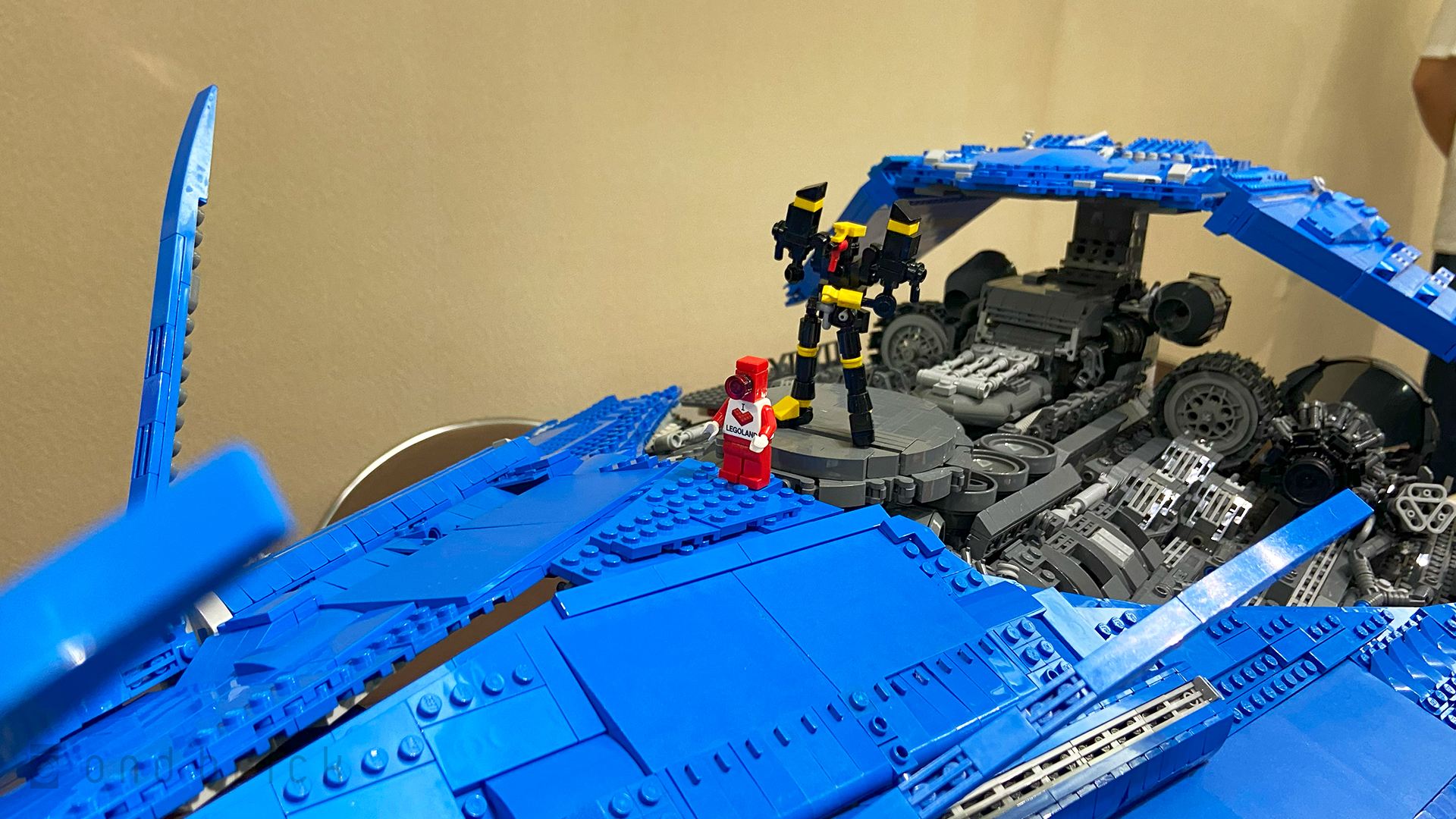 ヱクセリヲンの上でガンバスターと肩を並べるオンドのシグフィグ